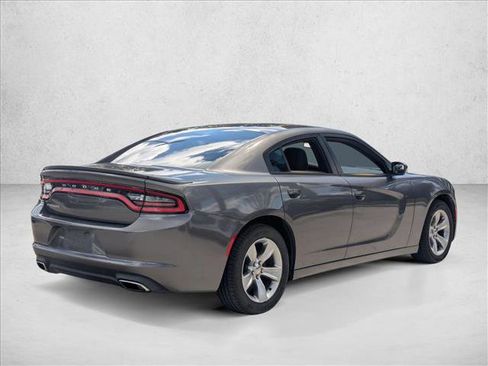 Used 2015 Dodge Charger SE w/ Sport Appearance Group image 5