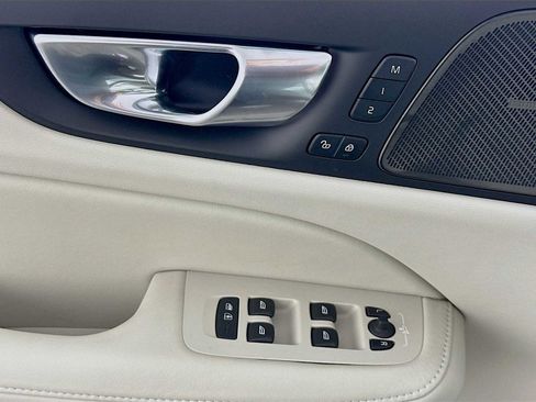 Used 2025 Volvo V60 B5 Cross Country Ultra w/ Climate Package image 16