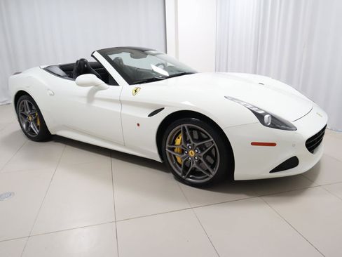 Used 2016 Ferrari California T image 7