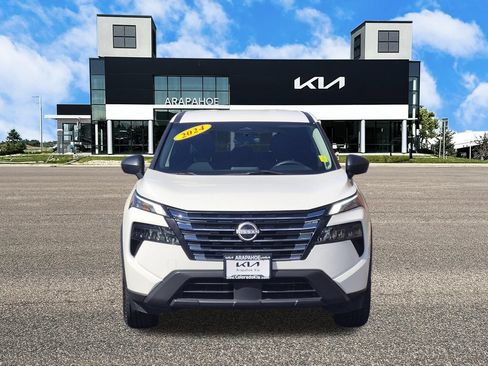 Used 2024 Nissan Rogue S AWD/4WD image 3