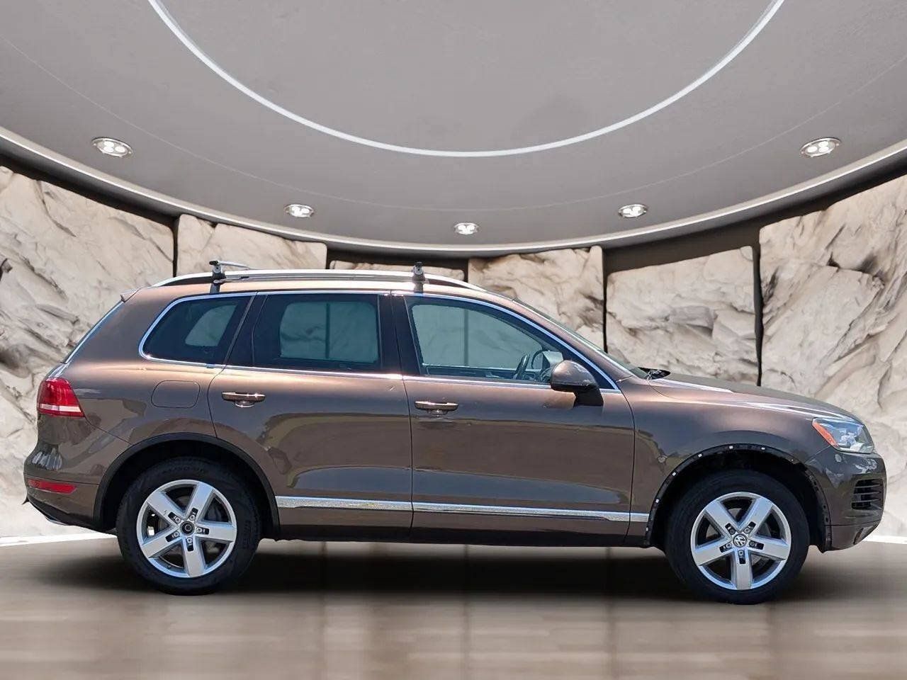 Used 2011 Volkswagen Touareg TDI AWD/4WD image 14