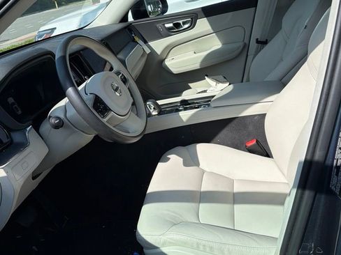 Used 2025 Volvo XC60 B5 Core AWD/4WD image 5