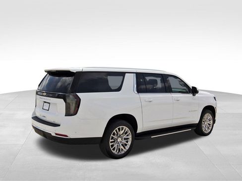 Used 2026 Chevrolet Suburban LT w/ Comfort Package image 4