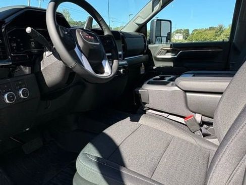 New 2025 GMC Sierra 2500 SLE image 14