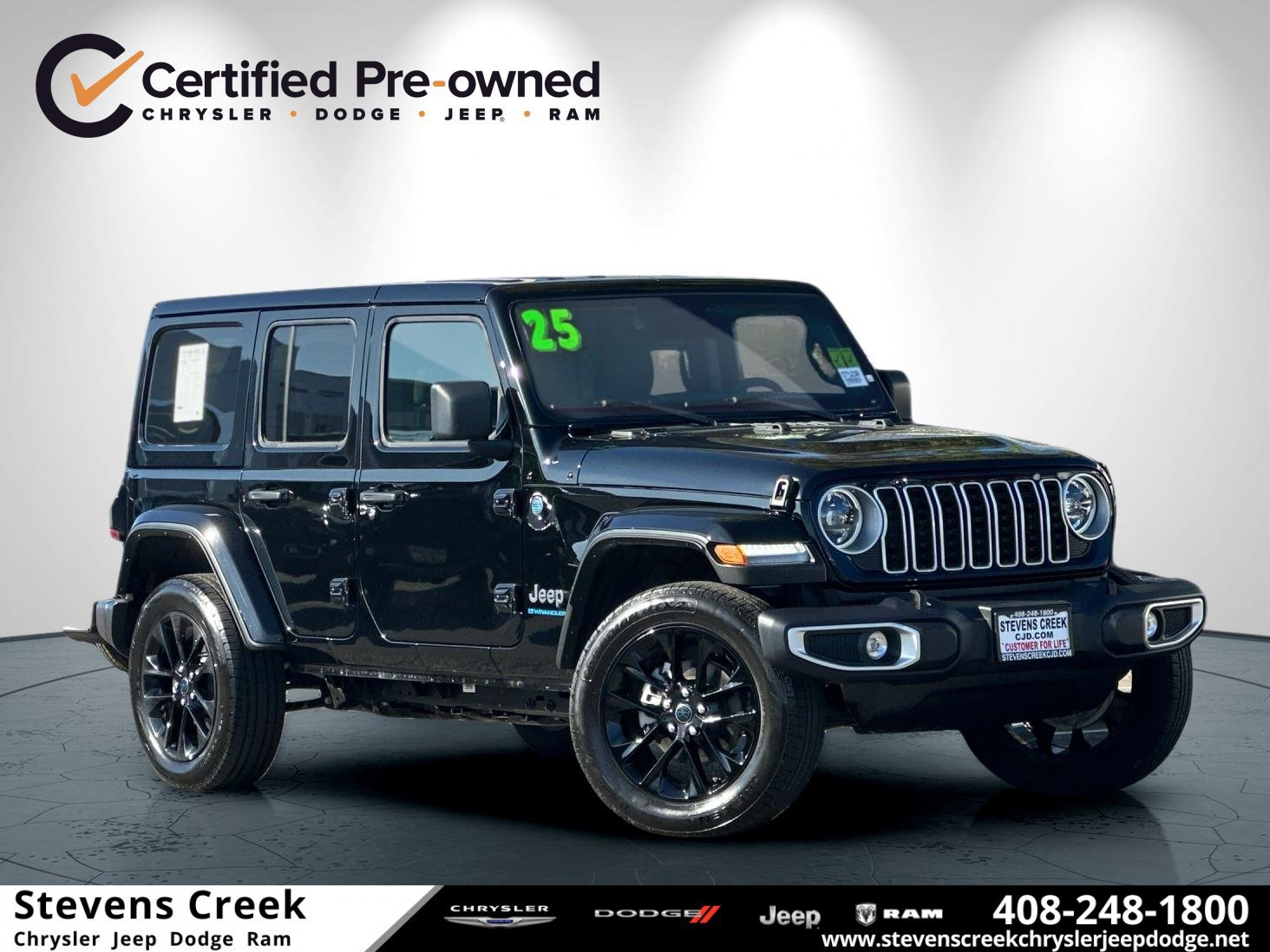 Used 2025 Jeep Wrangler Unlimited Sahara w/ Safety Group AWD/4WD image 1