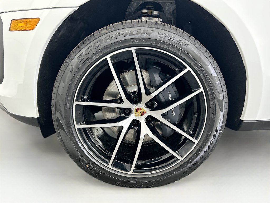 Used 2026 Porsche Macan AWD/4WD image 31
