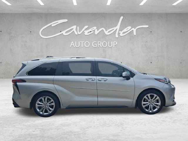 Used 2024 Toyota Sienna Platinum FWD image 21