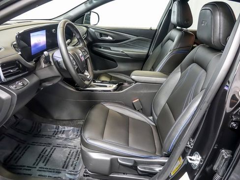 Certified 2025 Buick Envista Sport Touring image 12
