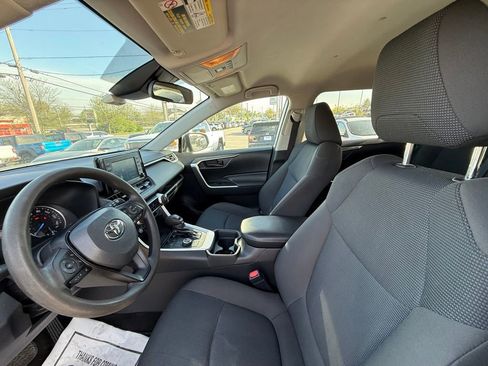 Used 2020 Toyota RAV4 LE AWD/4WD image 12