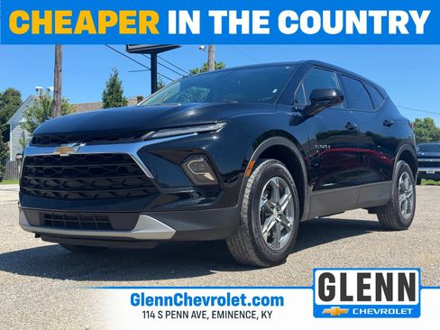 Used 2025 Chevrolet Blazer LT FWD image 1