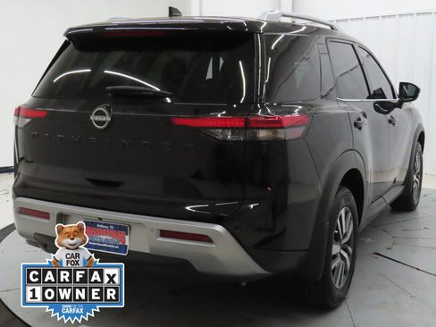 Used 2024 Nissan Pathfinder SL w/ Lighting Package (N92) image 3