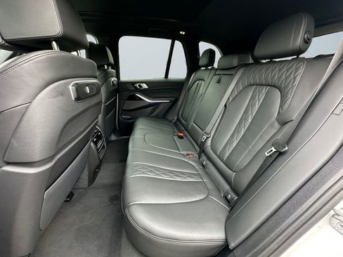 Used 2025 BMW X5 xDrive50e AWD/4WD image 13