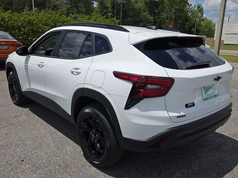New 2026 Chevrolet Trax LT w/ Driver Confidence Package FWD image 8