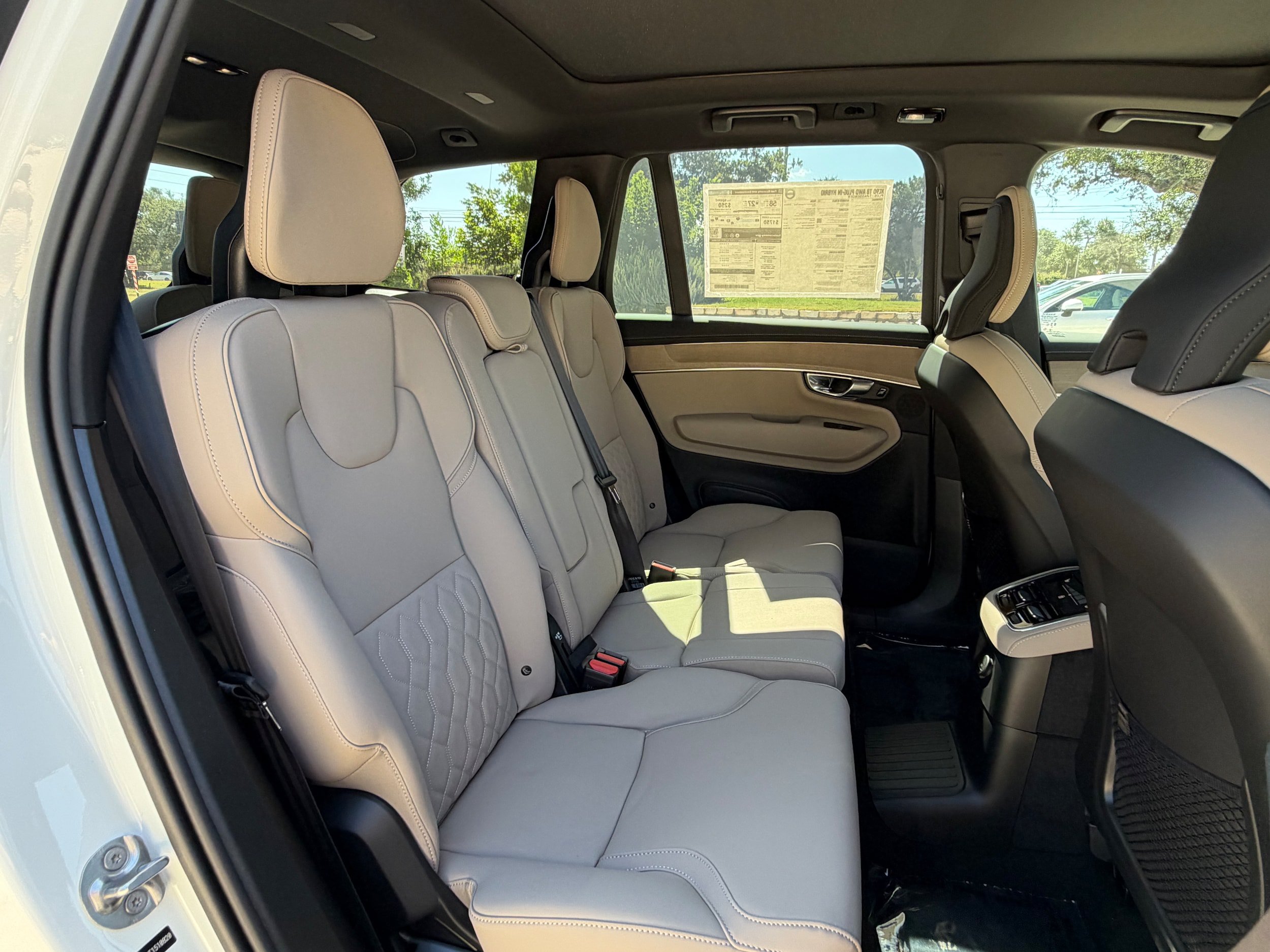 New 2026 Volvo XC90 T8 Plus w/ Protection Package Premier AWD/4WD image 10