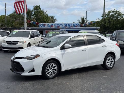 Used 2018 Toyota Corolla LE FWD image 2