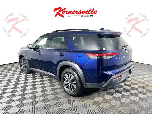 Used 2022 Nissan Pathfinder SV w/ SV Premium Package image 5