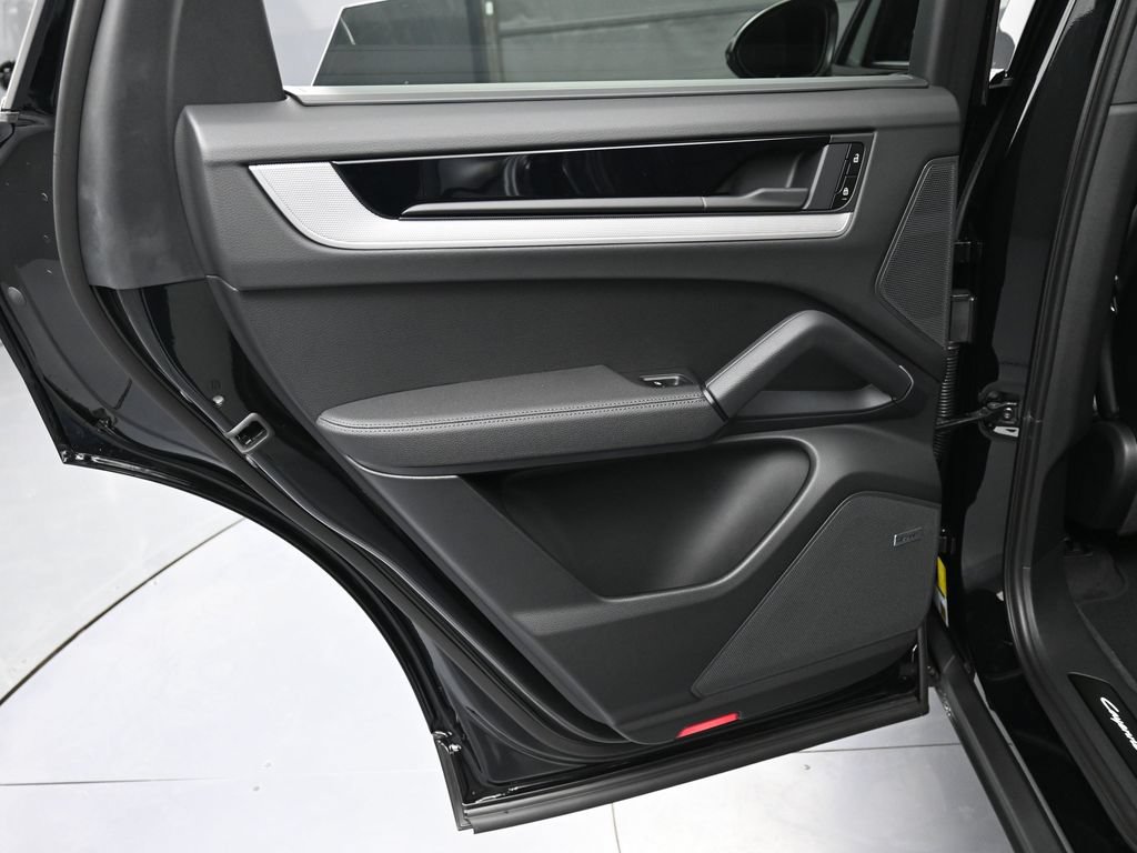 Certified 2026 Porsche Cayenne AWD/4WD image 22