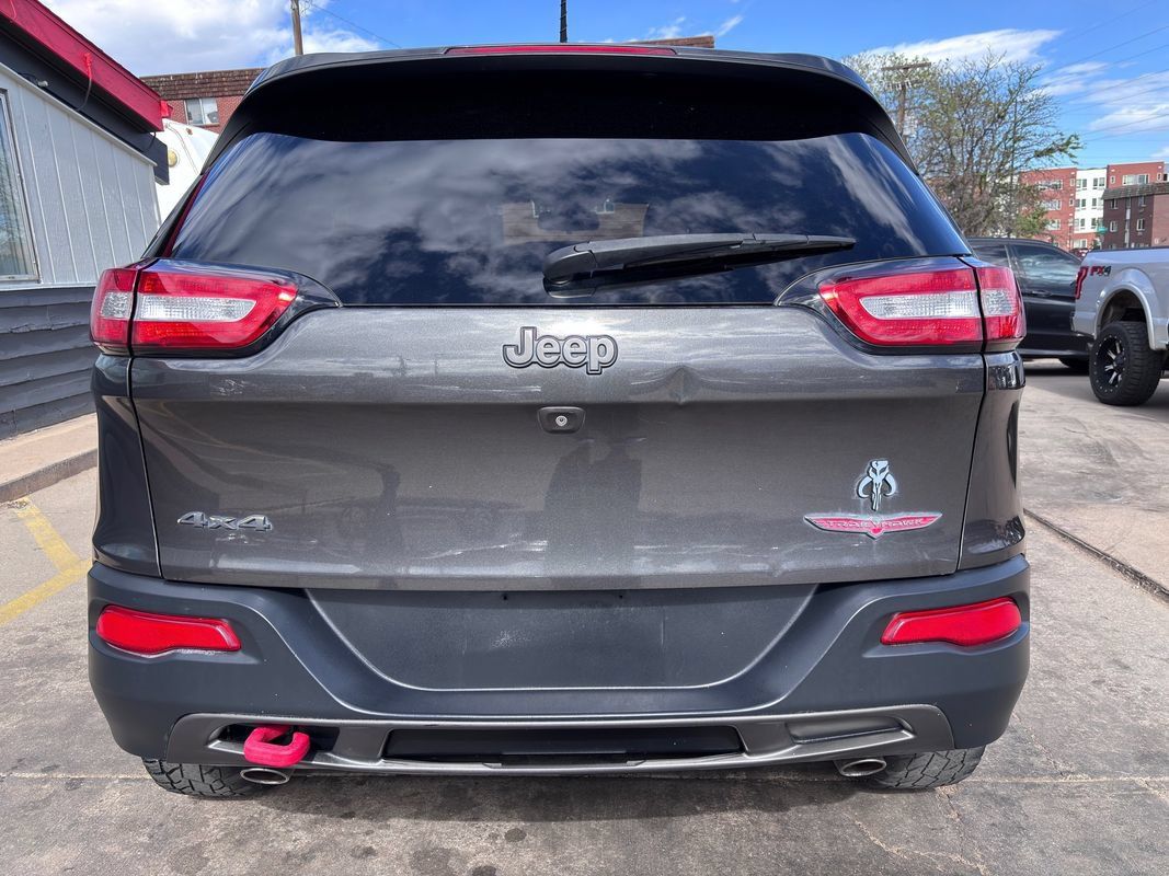 Used 2015 Jeep Cherokee Trailhawk w/ Cold Weather Group AWD/4WD image 9