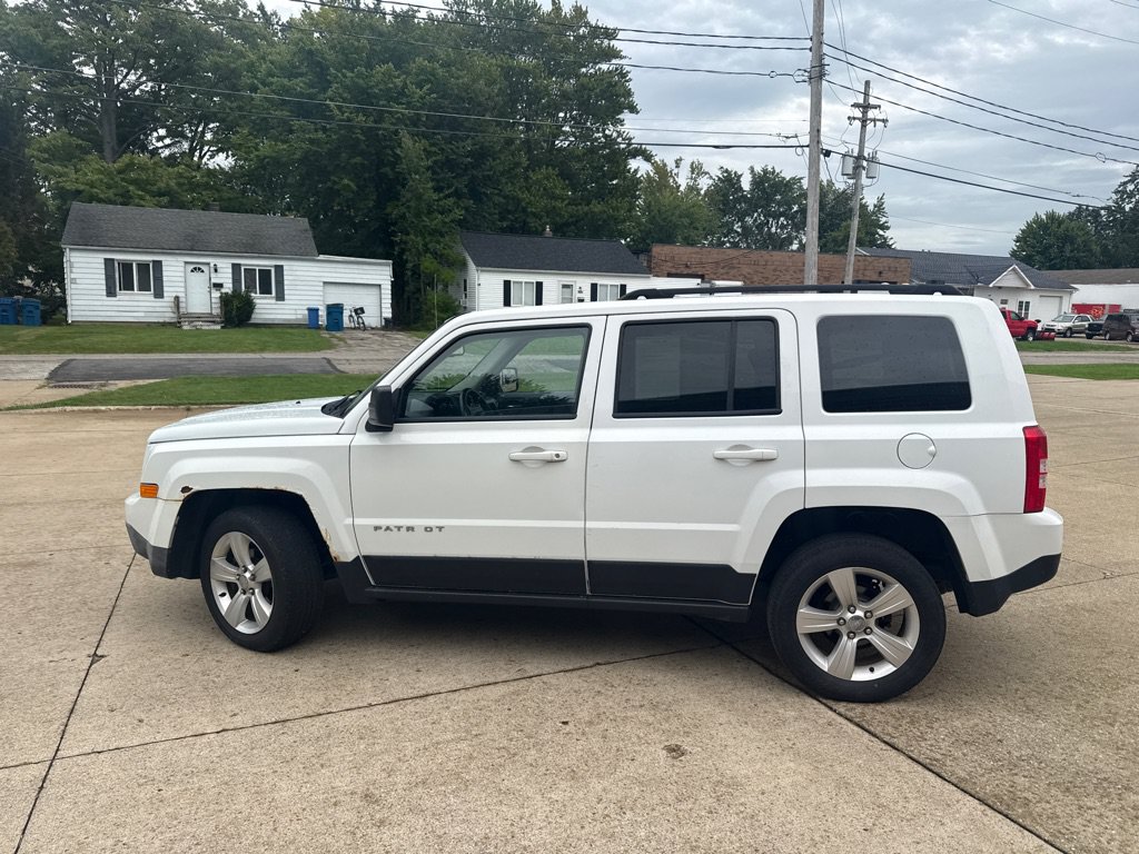 Used 2015 Jeep Patriot Latitude w/ Sun/Sound Group AWD/4WD image 5