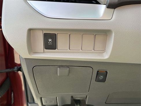 Used 2020 Toyota Sienna LE w/ LE Preferred Package image 22