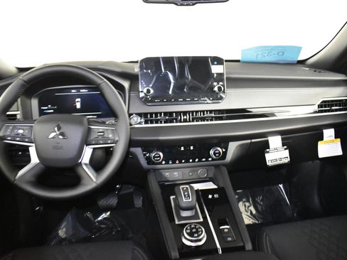 Used 2025 Mitsubishi Outlander SEL Black Edition image 11