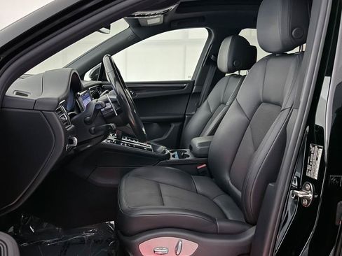 Used 2023 Porsche Macan AWD/4WD image 18