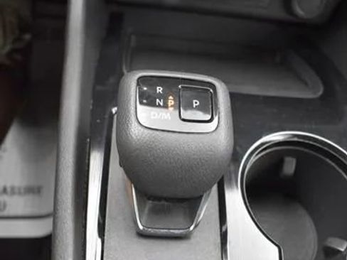Used 2024 Nissan Rogue S AWD/4WD image 35