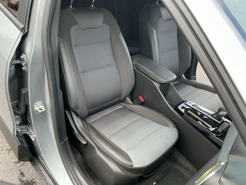 Used 2025 Chevrolet Trax LT FWD image 18