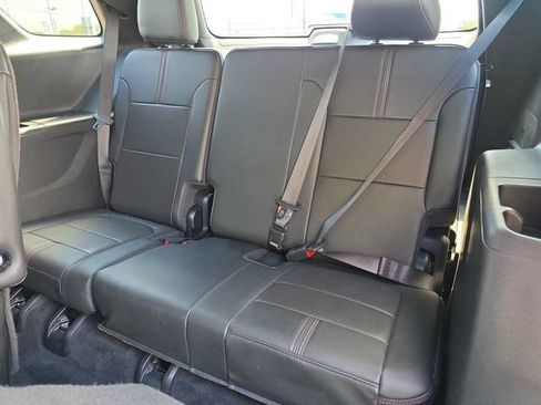 Used 2023 Chevrolet Traverse RS FWD image 12