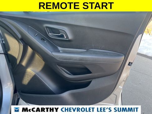 Used 2018 Chevrolet Trax LT w/ LT Convenience Package image 17