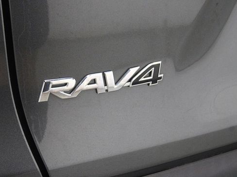 Used 2020 Toyota RAV4 LE w/ All Weather Liner Package AWD/4WD image 37