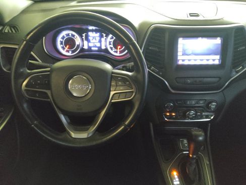 Used 2019 Jeep Cherokee Latitude Plus w/ Comfort/Convenience Group FWD image 22