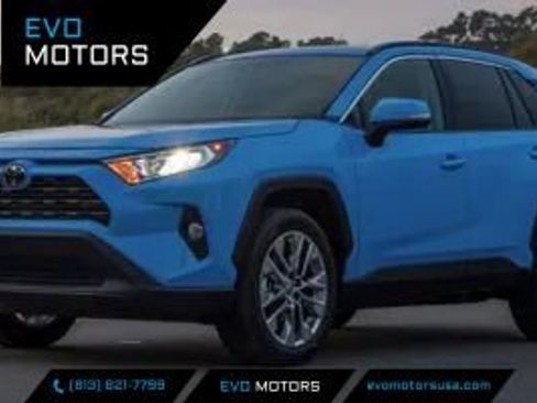 Used 2019 Toyota RAV4 LE FWD image 1