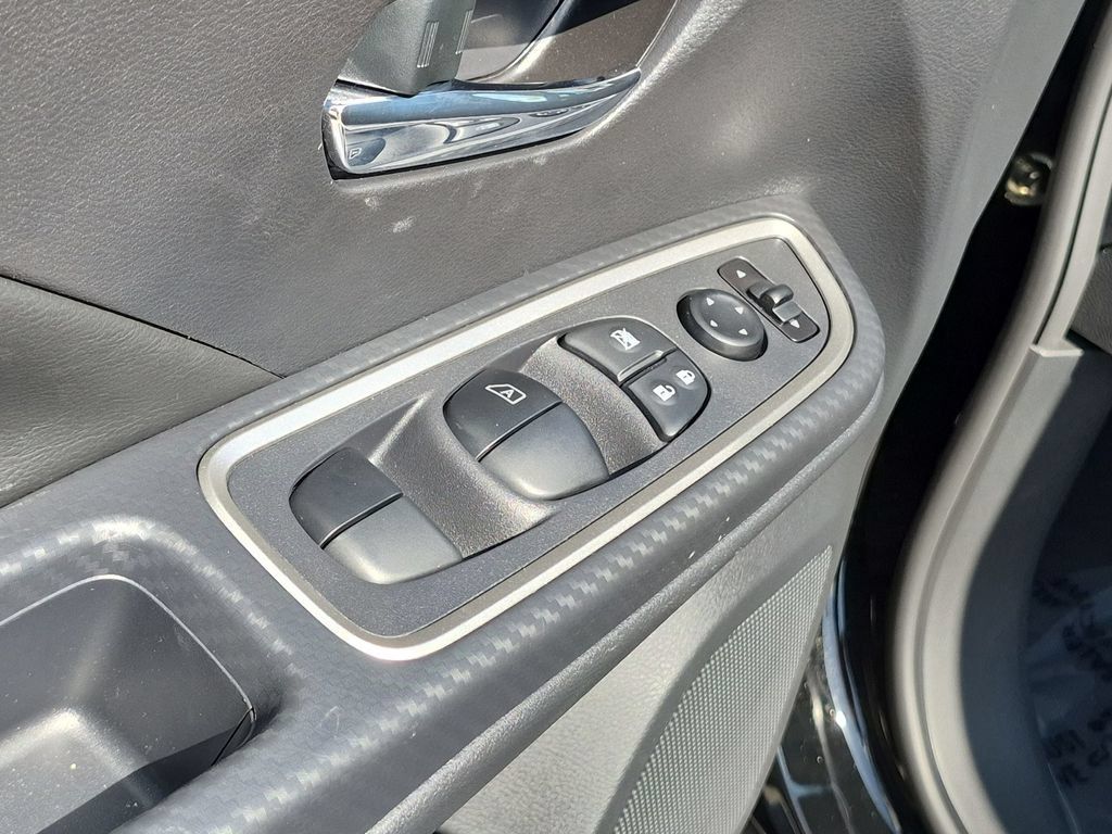 Certified 2025 Nissan Versa SR w/ Trunk Package FWD image 13