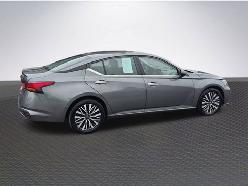 Used 2025 Nissan Altima 2.5 SV image 4