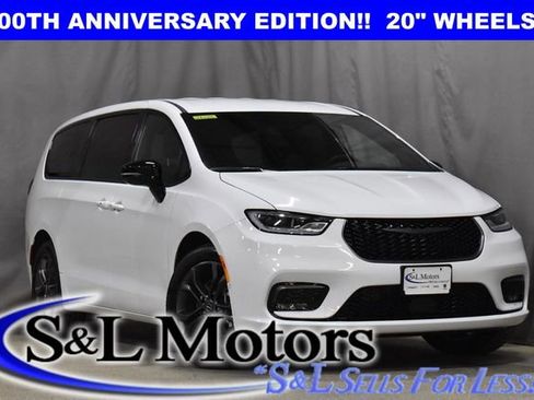 New 2026 Chrysler Pacifica Select image 1