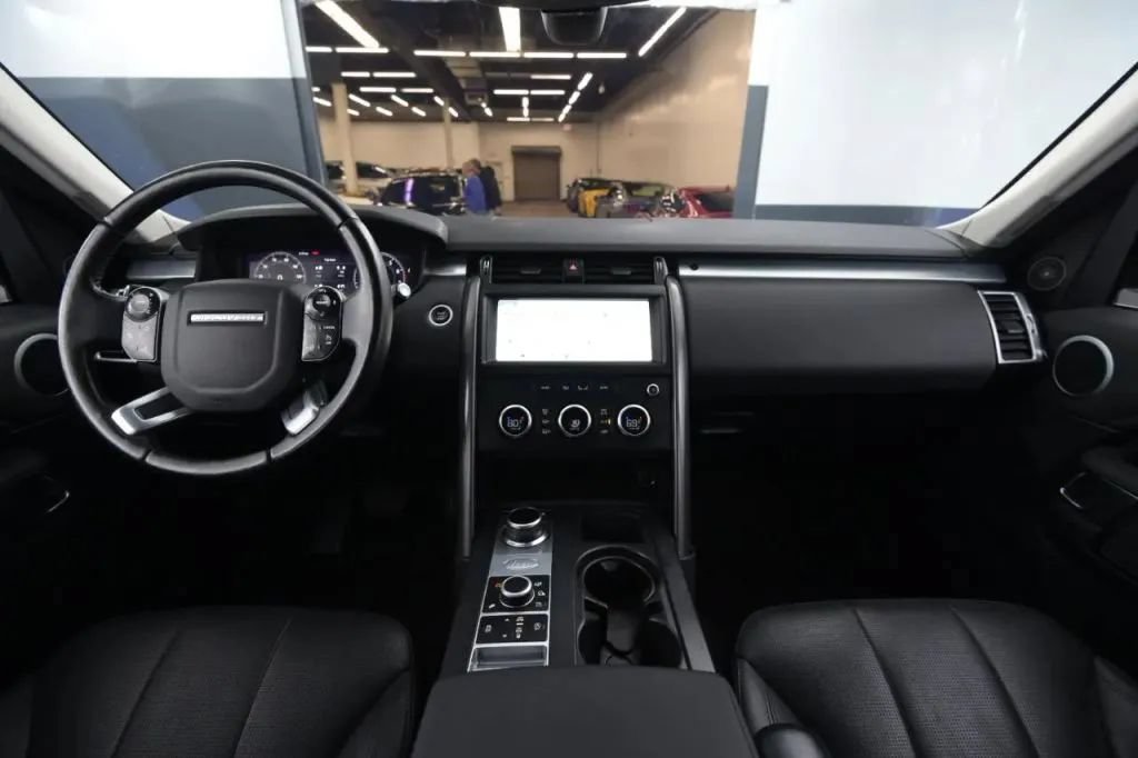 Used 2020 Land Rover Discovery Landmark AWD/4WD image 29