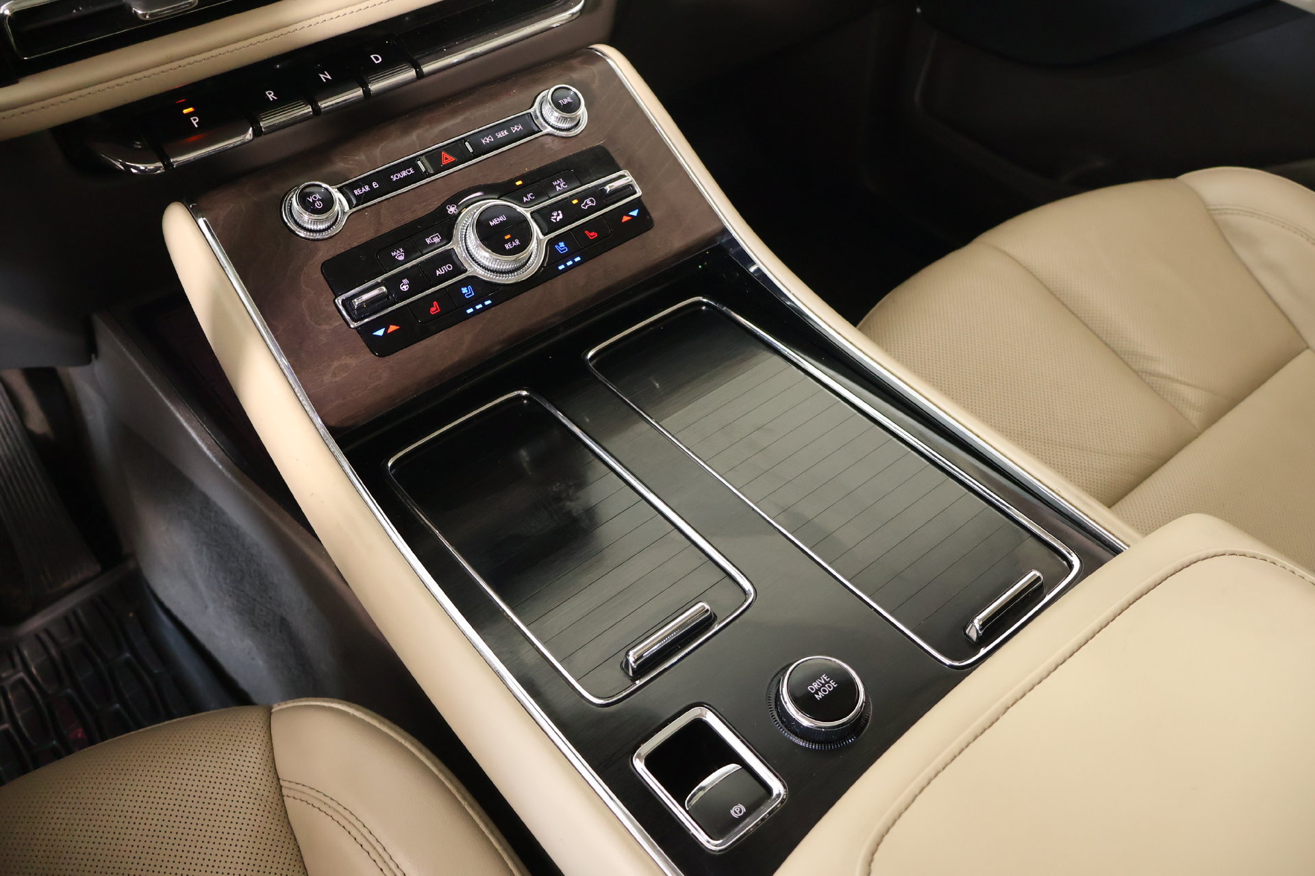 Certified 2024 Lincoln Aviator Reserve w/ Elements Package Plus AWD/4WD image 9