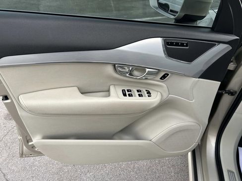 Used 2016 Volvo XC90 T6 Momentum image 24