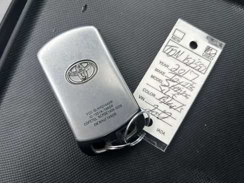 Used 2017 Toyota Sienna XLE image 36