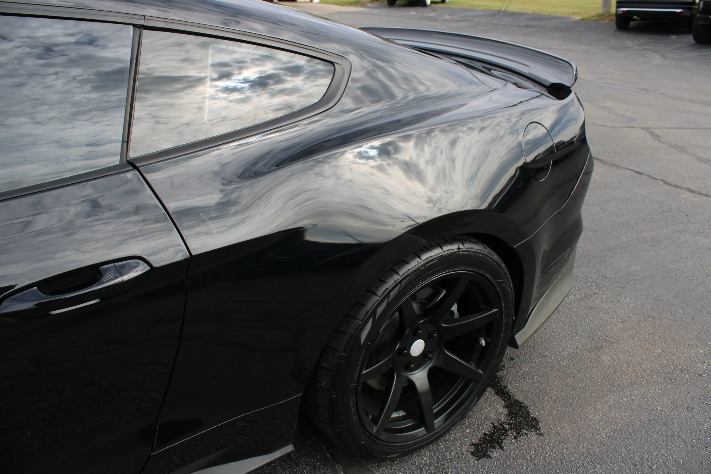 Used 2016 Ford Mustang GT Premium w/ Black Accent Package RWD image 4