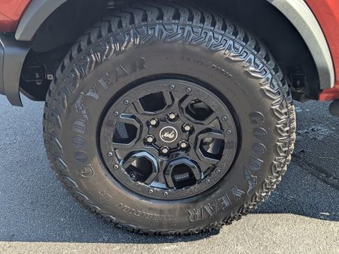 Used 2023 Ford Bronco Wildtrak image 11