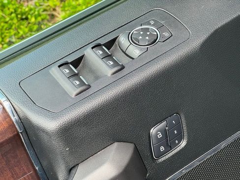 Used 2016 Ford F150 Platinum w/ Equipment Group 701A Luxury image 33