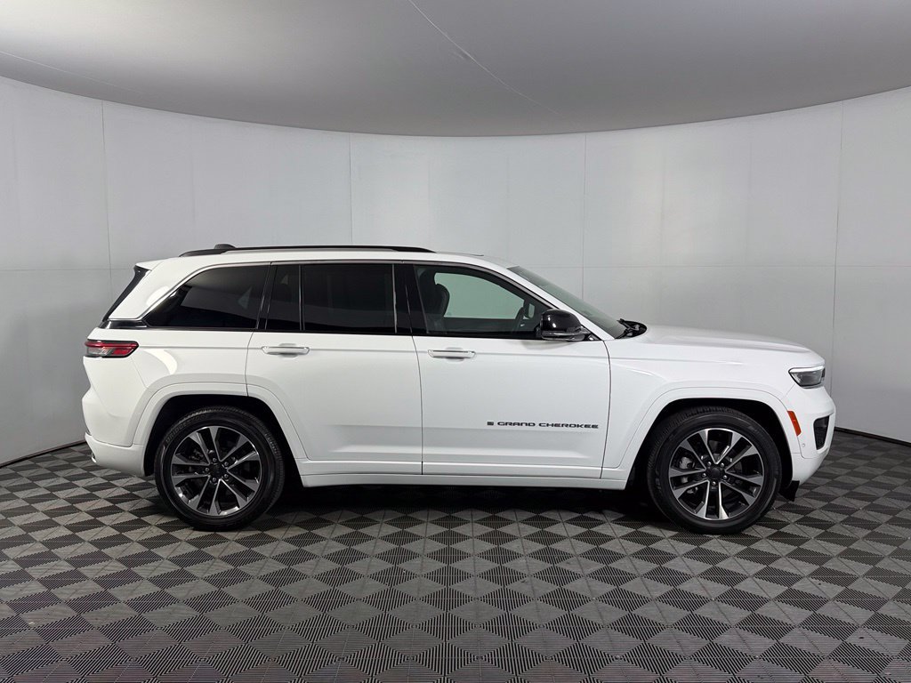 Used 2022 Jeep Grand Cherokee Overland w/ Advanced Protech Group III AWD/4WD image 6