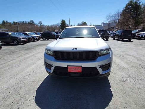 New 2024 Jeep Grand Cherokee Limited w/ Black Appearance Package image 3