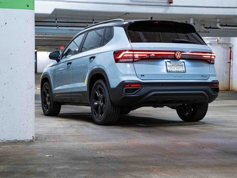 New 2026 Volkswagen Taos SE image 5