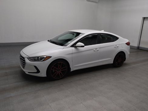 Used 2017 Hyundai Elantra SE image 2