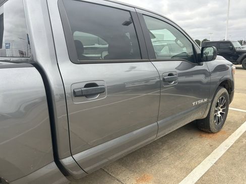 Used 2023 Nissan Titan SV image 11