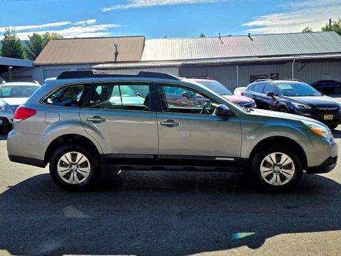 Used 2010 Subaru Outback 2.5i AWD/4WD image 12