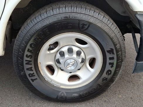 Used 2018 Chevrolet Express 3500 w/ Driver Convenience Package image 10